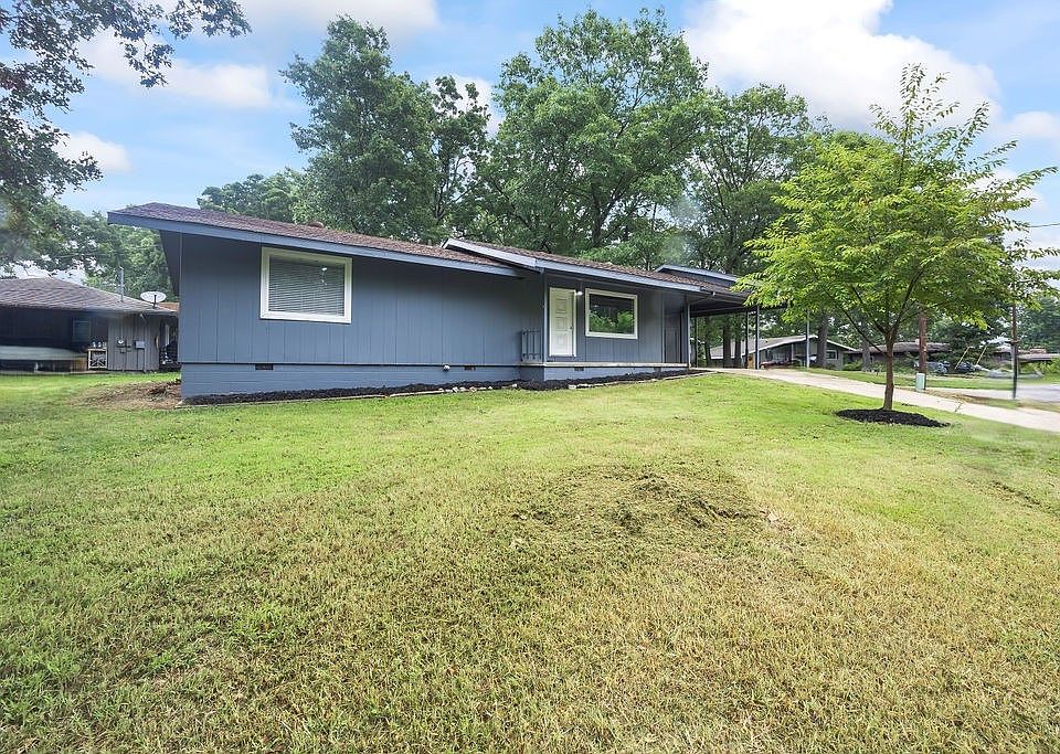 1st image of 34 Hinckley Cir