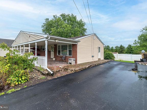 2nd image of 10 Mountain View Rd