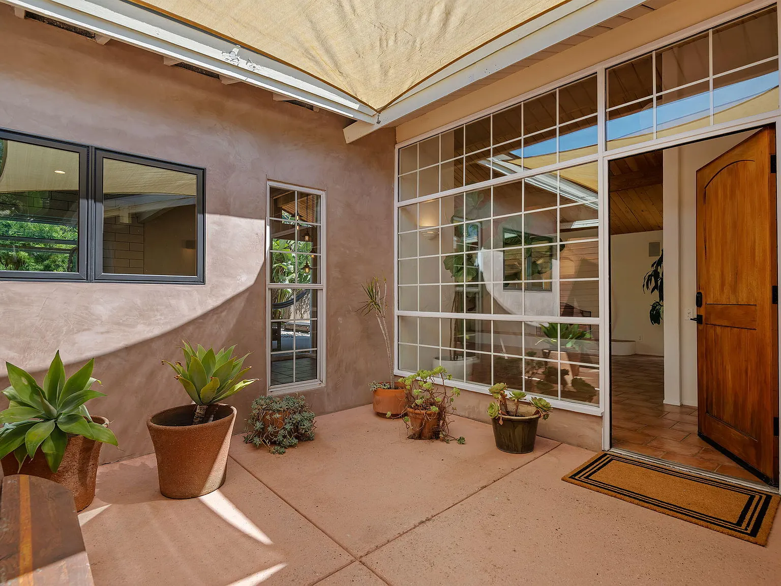 3 bed, 2.0 bath, 1411 sqft, $6,950 — Photo 3