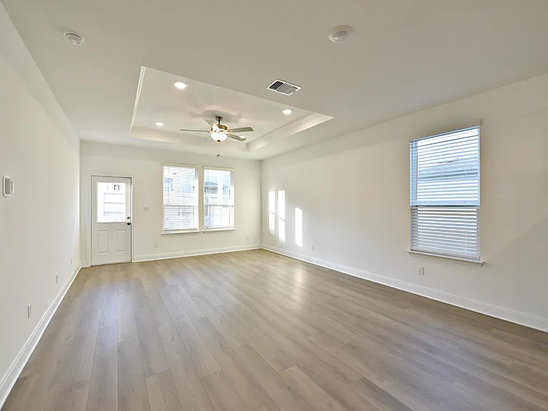 517 Scooter St — Photo 9
