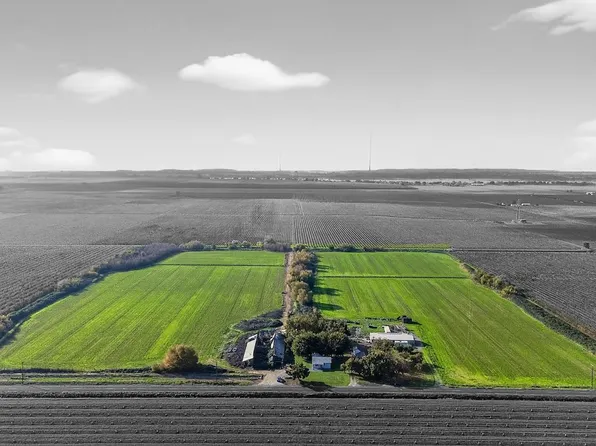 28015 N Blossom Rd, Walnut Grove, CA 95690