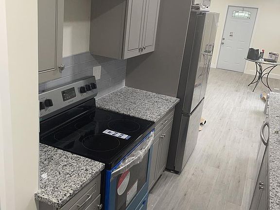 4th image of 3402 Greenwood Ave