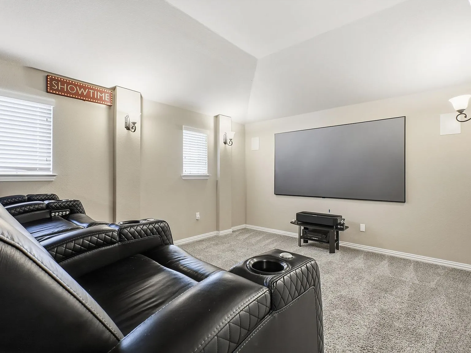 5 bed, 3575 sqft, $9,950 — Photo 3