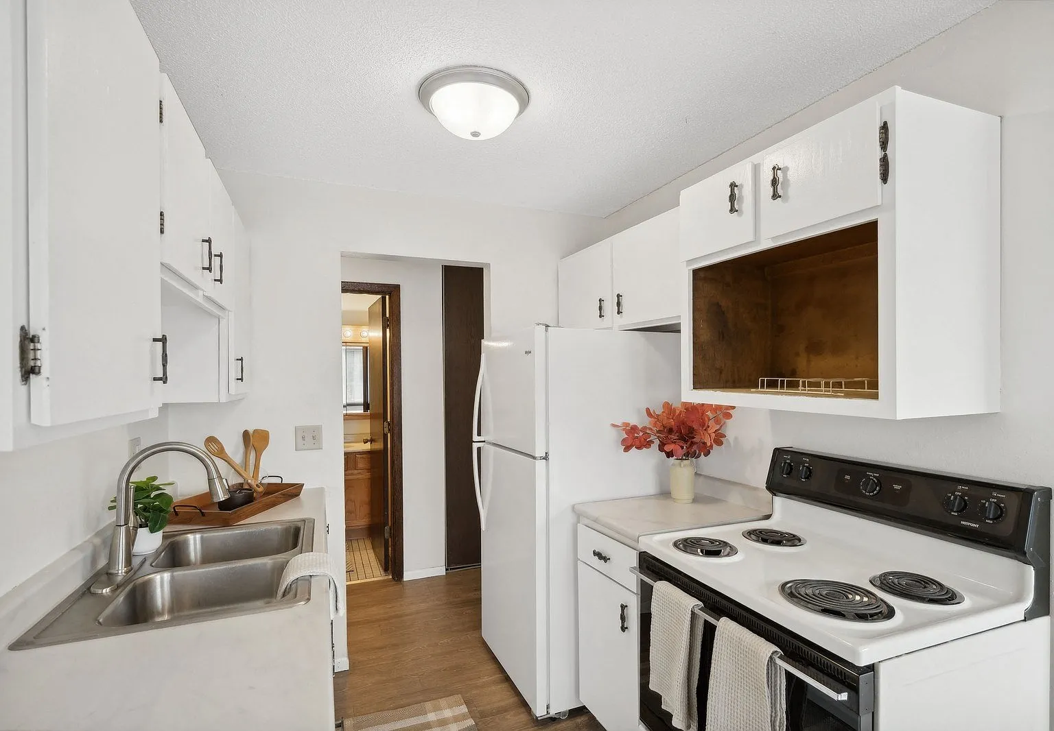 Van Dyke Apartments — Photo 1