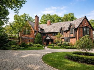 331 E Witchwood Ln, Lake Bluff, IL 60044