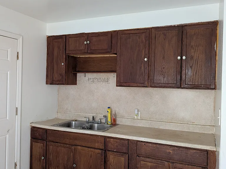 12084 Vaughan St — Photo 7