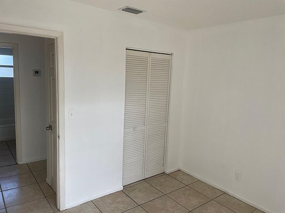 4th image of 609 Willie Dr