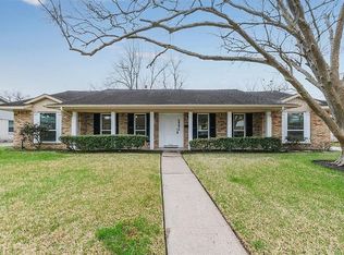 5843 Queensloch Dr, Houston, TX 77096