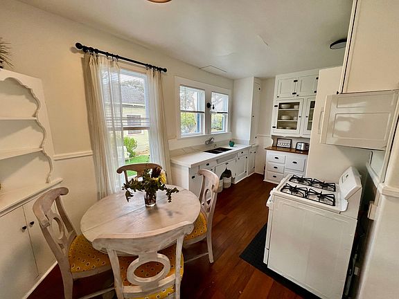 3rd image of 138 Fountain Ave #138