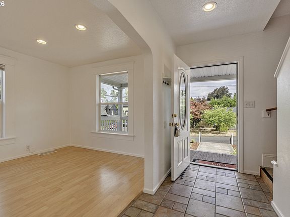 4th image of 3908 SE Carlton St
