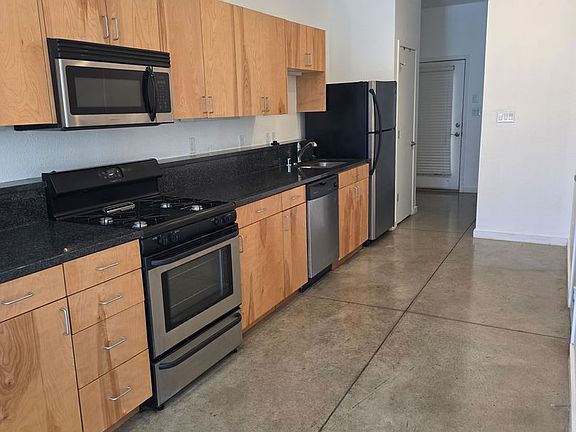 3rd image of 201 Aliso Dr SE APT 6