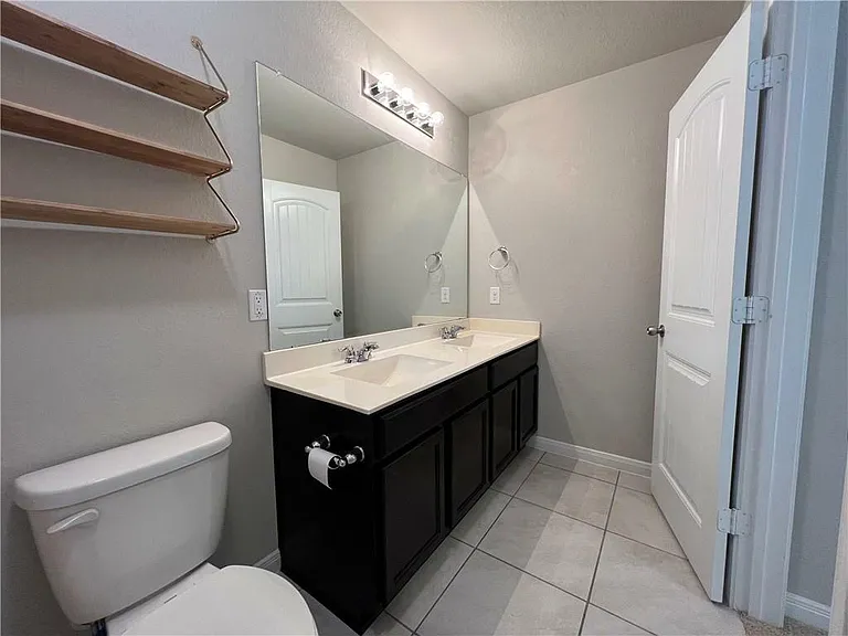 1140 La Conterra Blvd — Photo 23