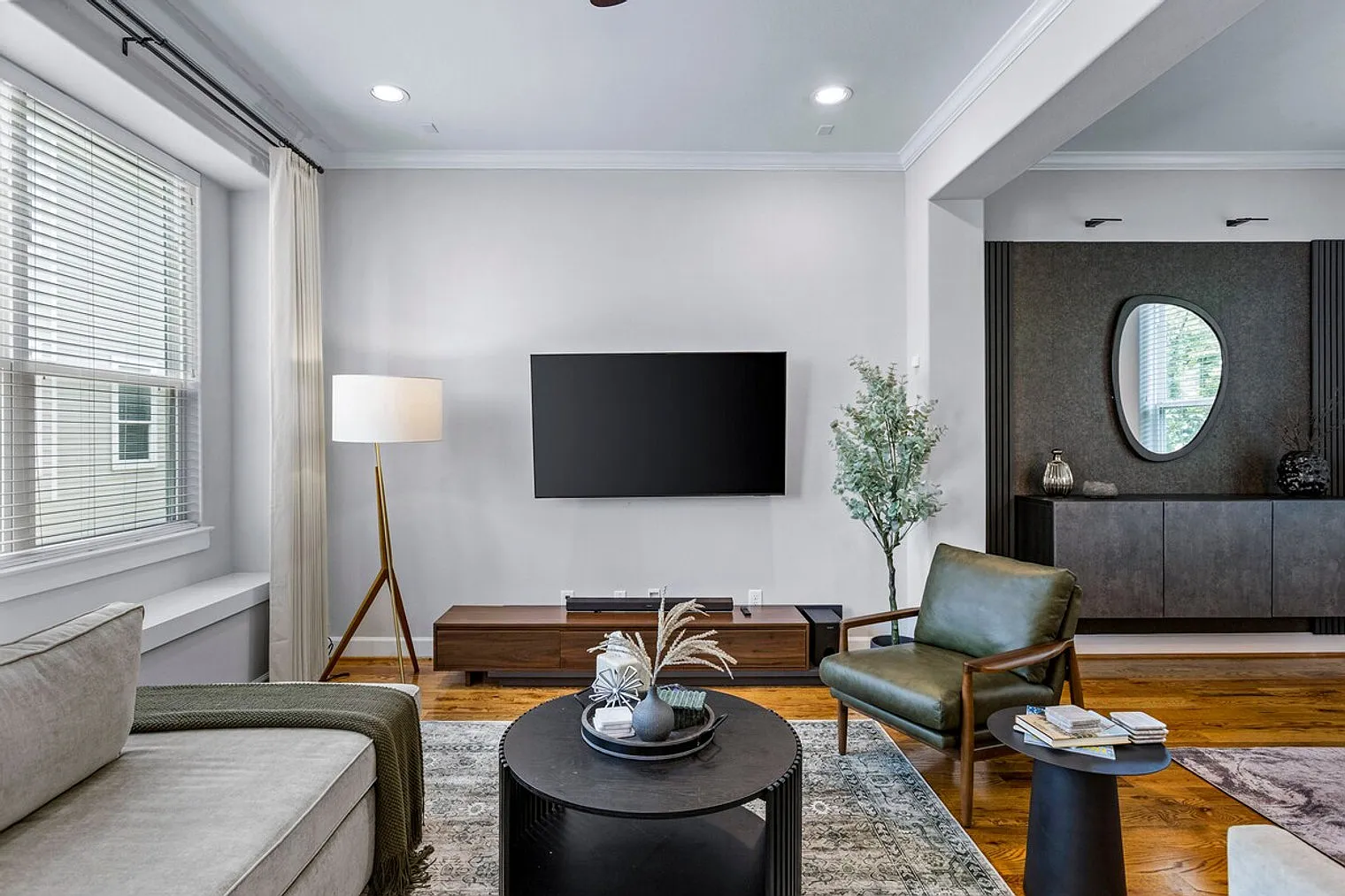 3 bed, 3.5 bath, $5,374 — Photo 3