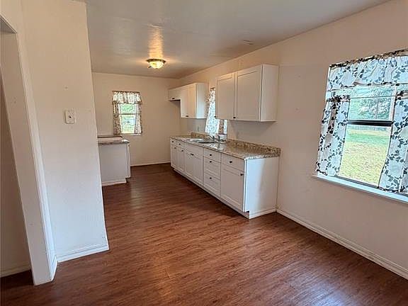 4th image of 919 Lee Ora St