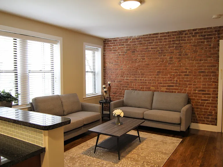 20-40 31st St #D5 — Photo 3