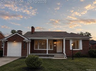 20216 E Eleven Mile Rd, Saint Clair Shores, MI 48081