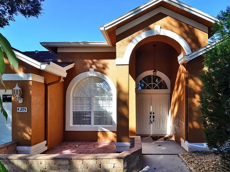 4305 Round Lake Ct — Photo 2
