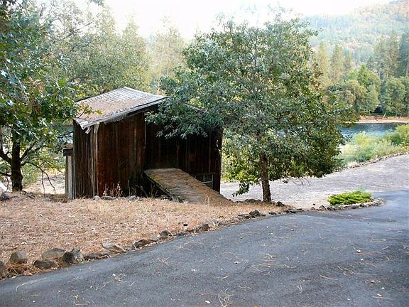 3rd image of 7074 Rogue River Dr