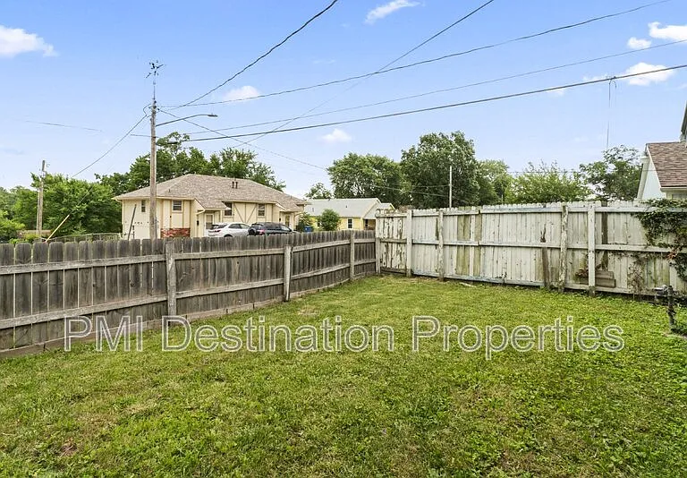 915 E Hayward Ave — Photo 17
