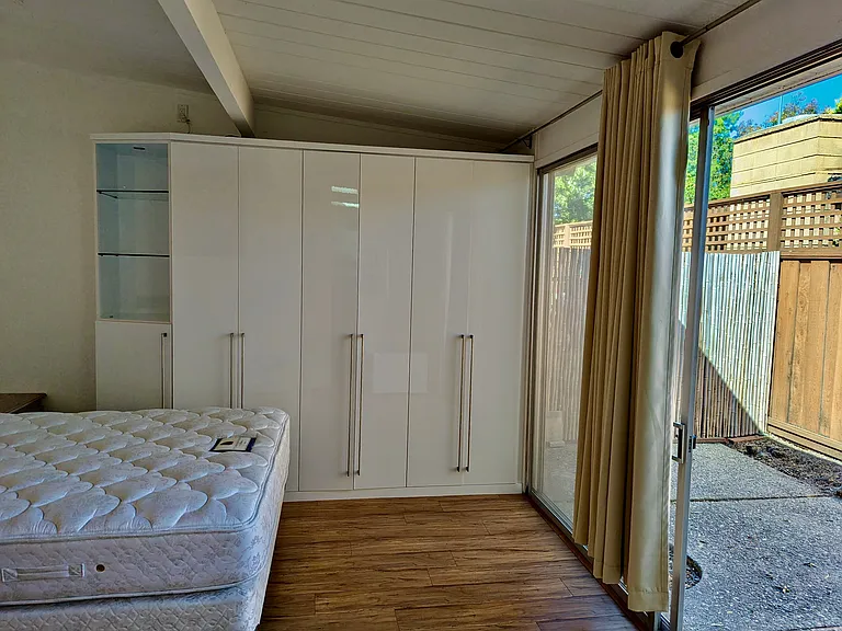730 Ames Ave — Photo 3