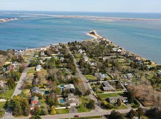 4 E Point Ln, Hampton Bays, NY 11946