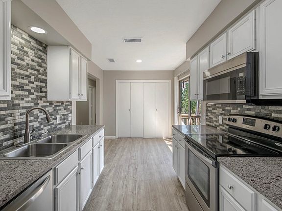 3rd image of 1202 Vinyard Ct #B