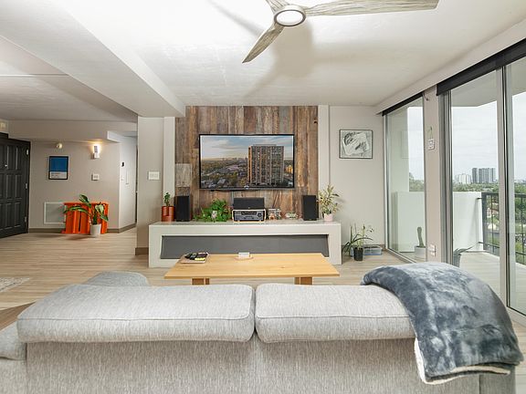 4th image of 2323 N CENTRAL Avenue #903
