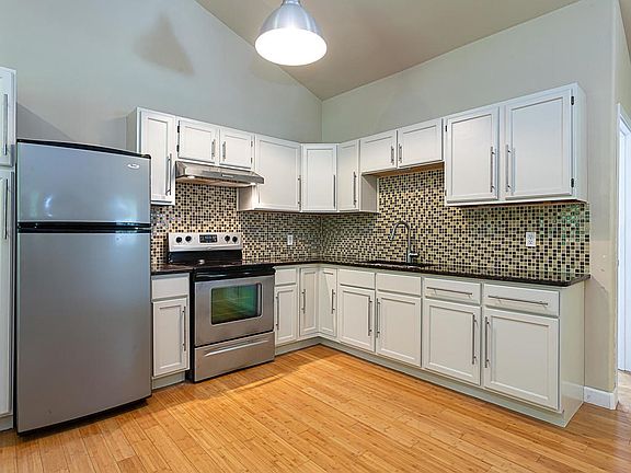 4th image of 1306 W 39th 1/2 St #B