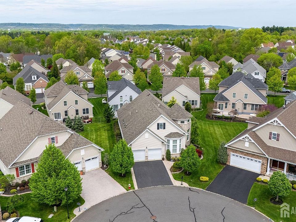 1st image of 11 Burr Pl