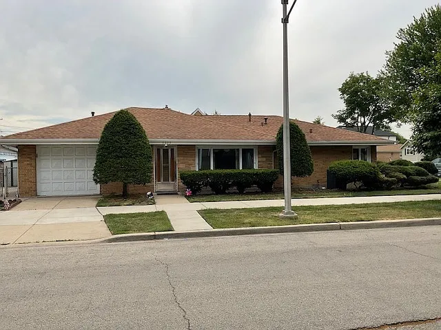 5333 N Ozanam Ave photo 1