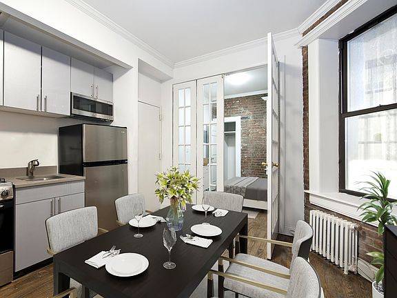 3rd image of 13 Essex St APT 3