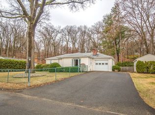 141 Oxford Rd, Holyoke, MA 01040