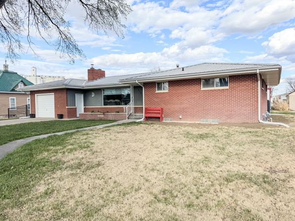 312 Grant St, Quinter, KS 67752