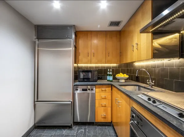 250 Mercer Street image 6 of 15