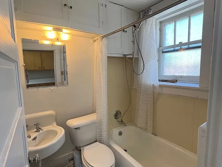 Blackmore Apartments — Photo 4