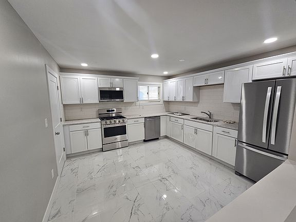 3rd image of 2036 W Ridge Rd