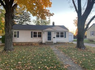 704 Meadow Ln, Sycamore, IL 60178