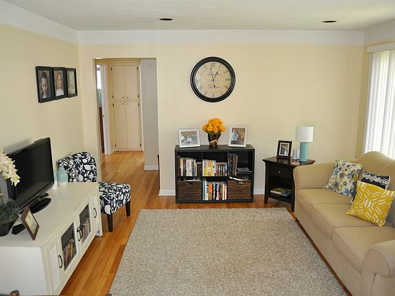 4th image of 9904 Flamingo St