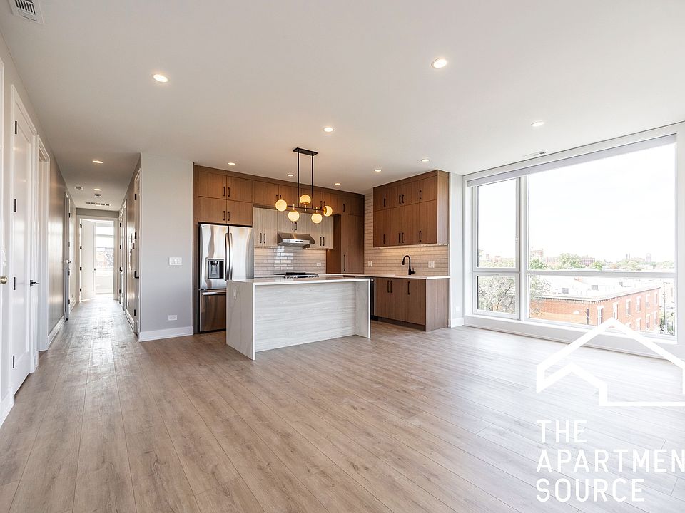 1st image of 2355 W Flournoy St #202