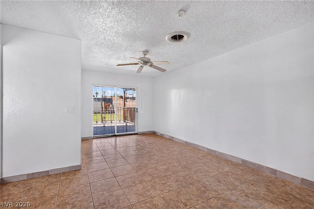 3 bed, 2.0 bath, 1214 sqft, $1,750 — Photo 3