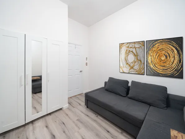 201 Pavonia Avenue image 10 of 21