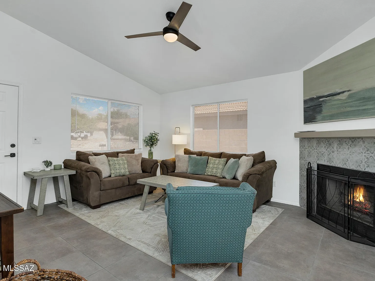 3 bed, 2.0 bath, 1297 sqft, $2,900 — Photo 2