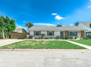 6513 Golf Crest Dr, Galveston, TX 77551