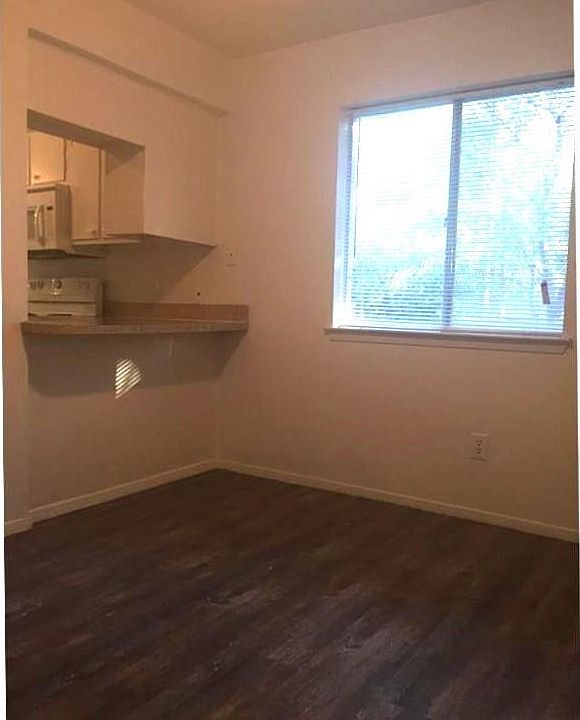 1st image of 1302 Mohawk Dr #1302