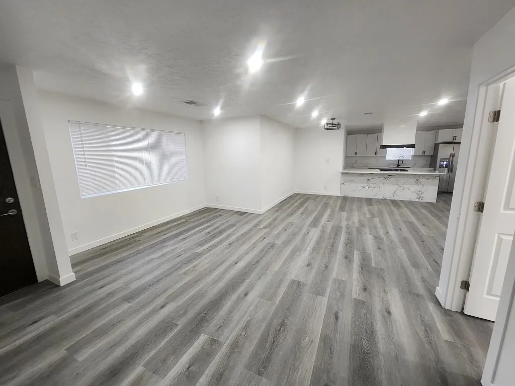 3 bed, 1390 sqft, $2,500 — Photo 4