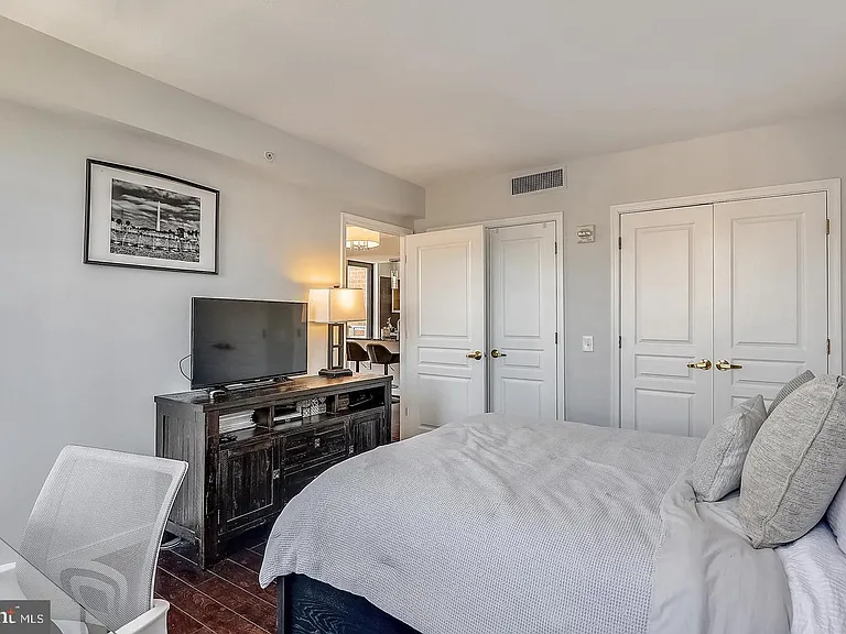 631 D St NW #934 — Photo 13