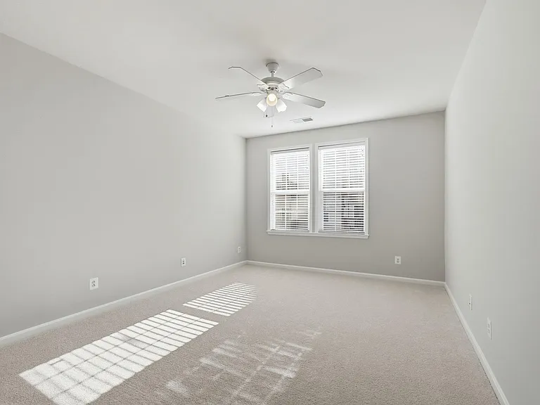 24678 Byrne Meadow Sq — Photo 13