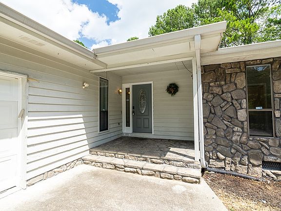 3rd image of 3032 E Brookhaven Cir