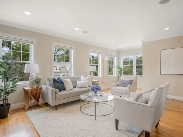 9 Whitney St, Brookline, MA 02467
