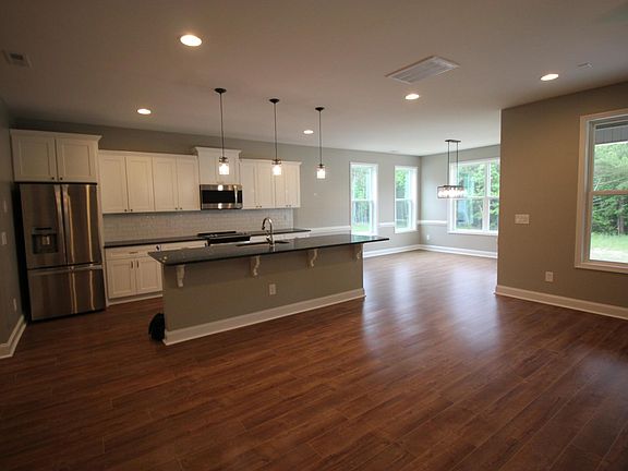 Kitchen/ Dining Room